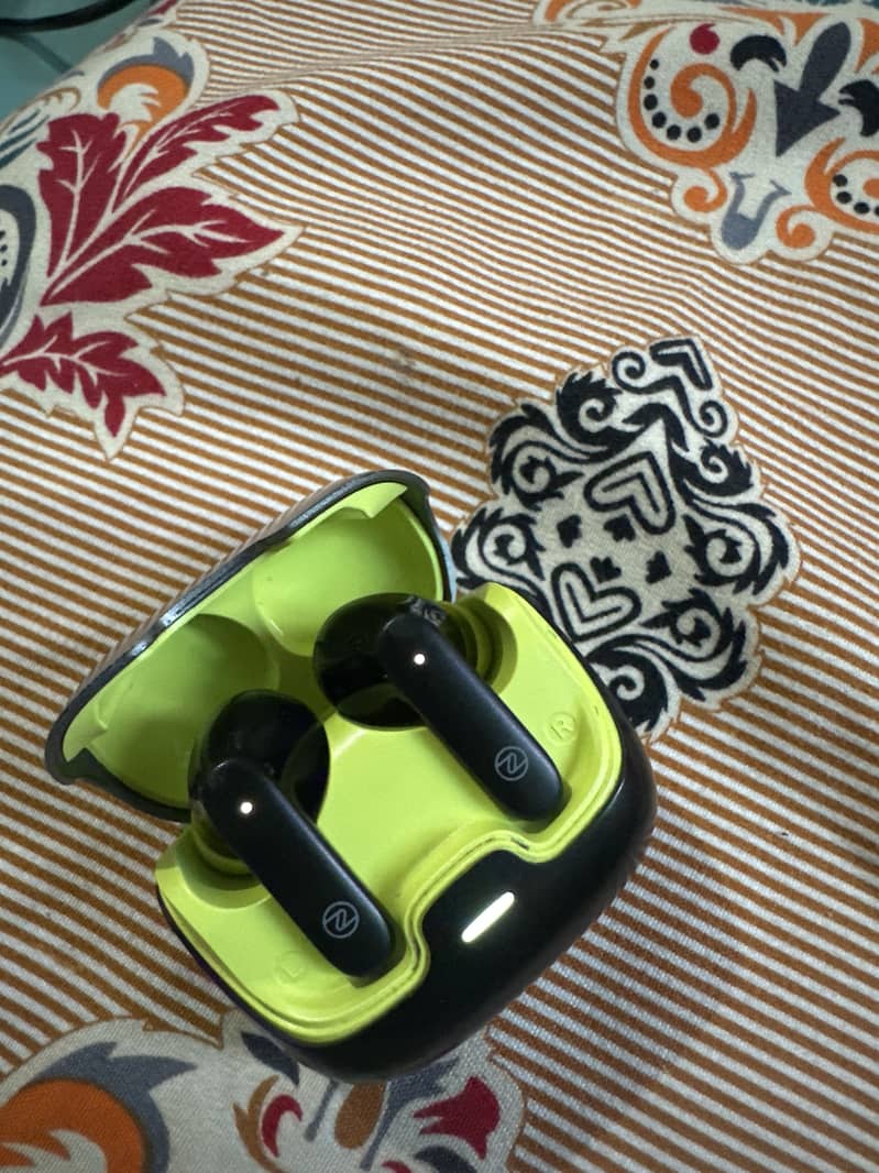 Zero wave earbuds 1