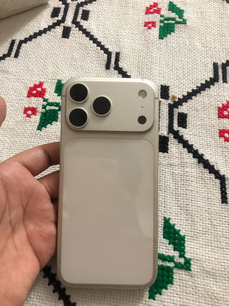 Apple iPhone 17 Pro Max 0