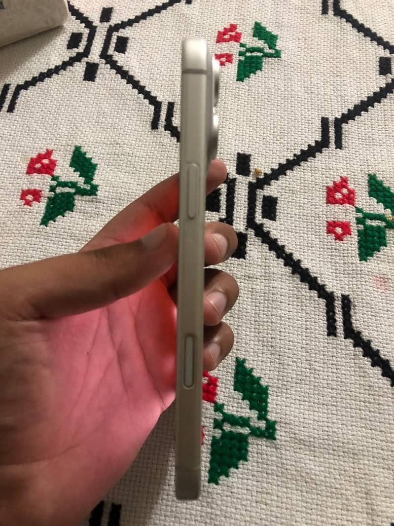 Apple iPhone 17 Pro Max 4