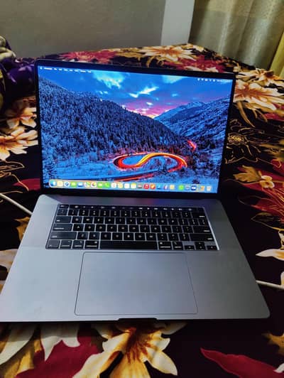MacBook Pro 2019 16" 32GB / 1TB
