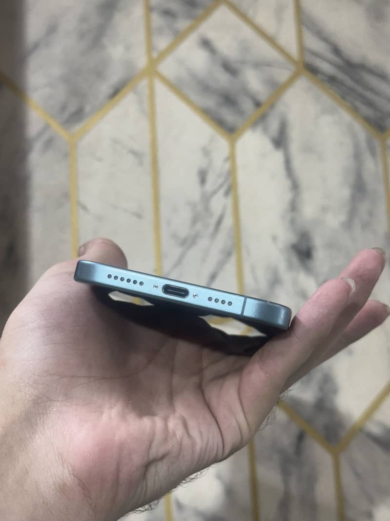 Apple iPhone 16 Plus 1