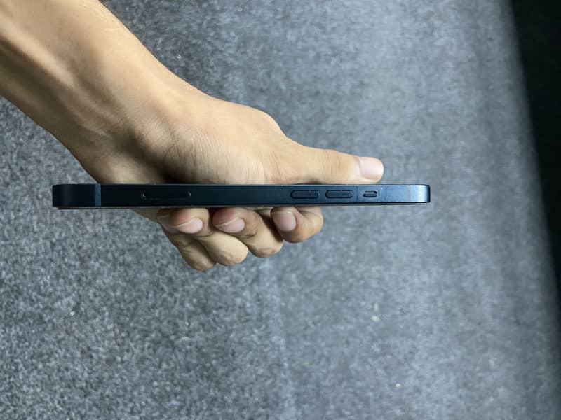 Apple iPhone 13 2