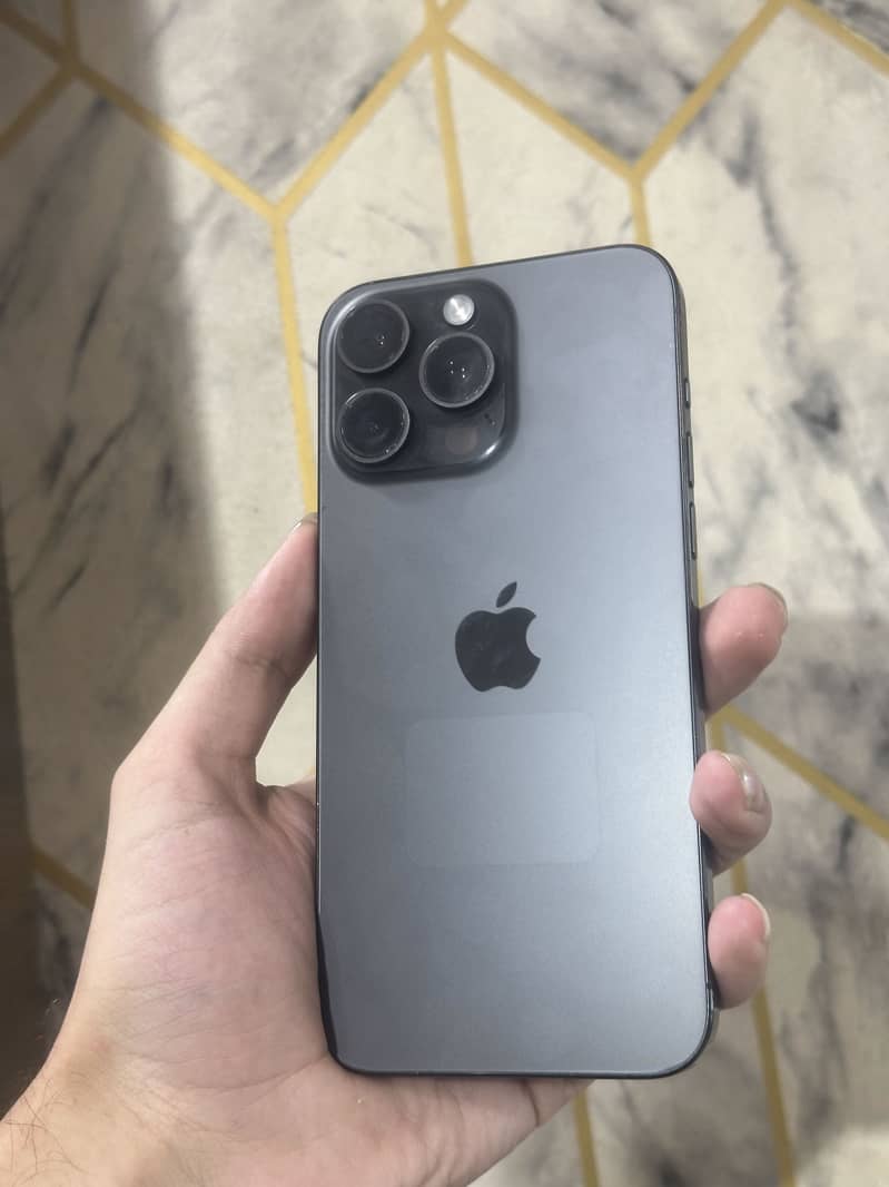 Apple iPhone 15 Pro Max 1