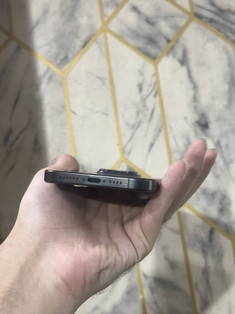 Apple iPhone 15 Pro Max 3