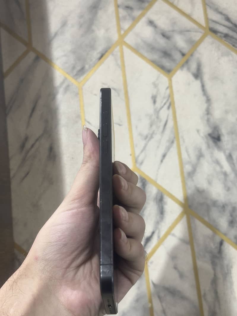 Apple iPhone 15 Pro Max 4