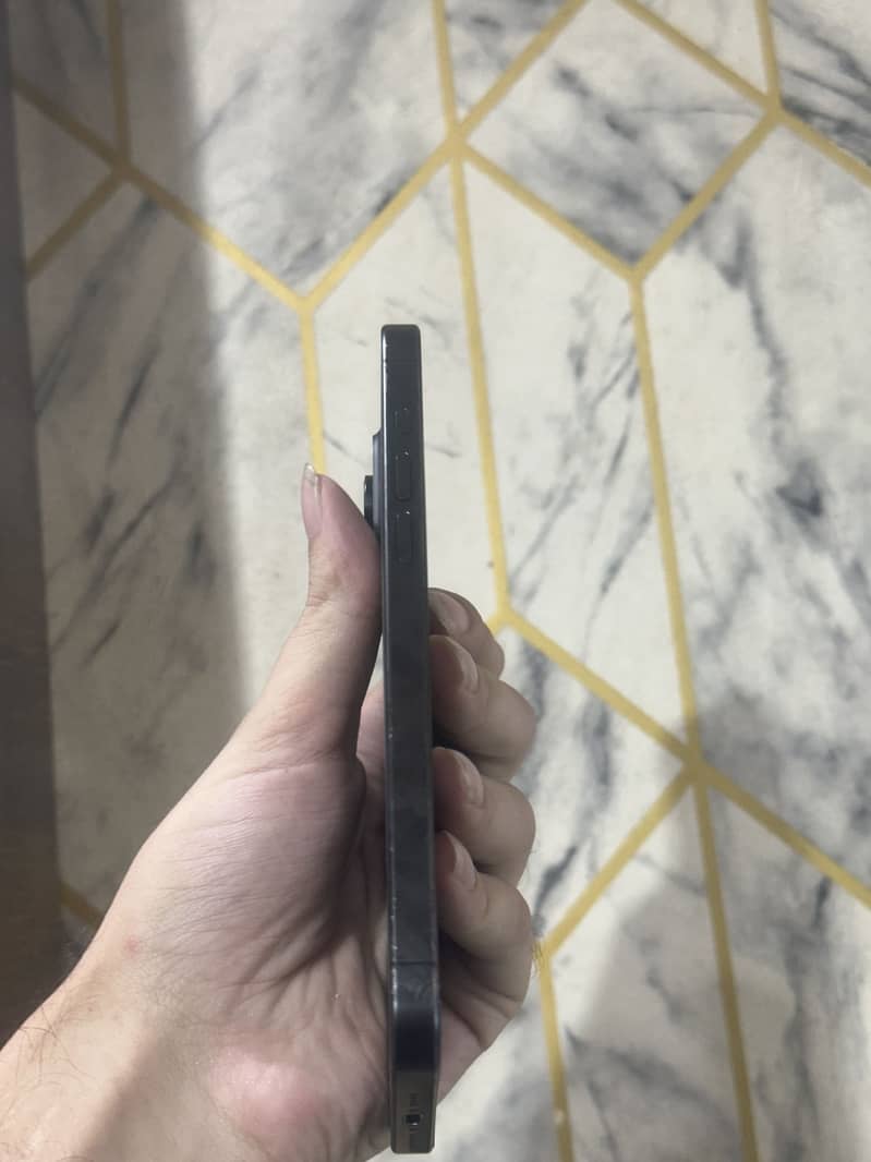 Apple iPhone 15 Pro Max 5