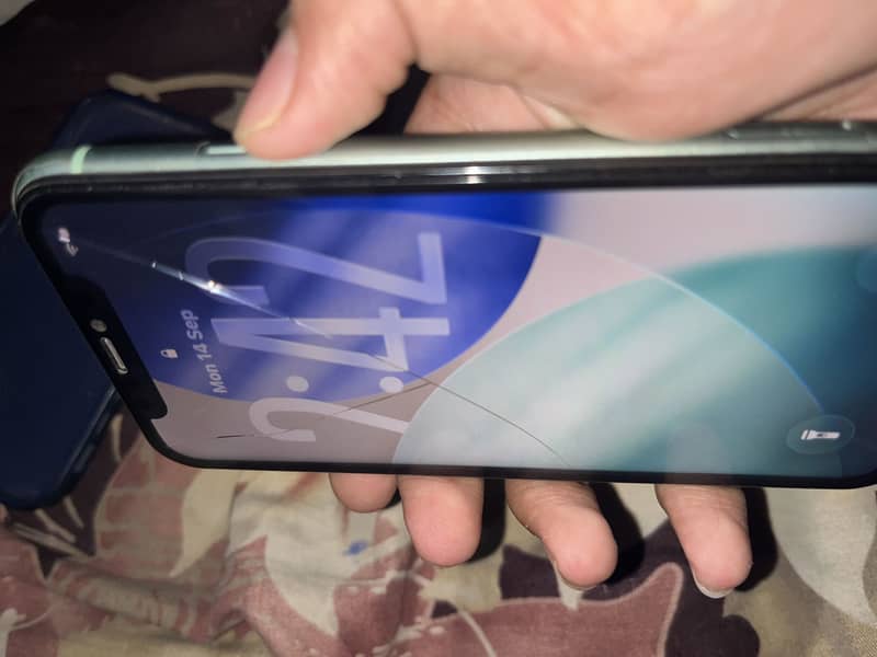 Apple iPhone 11 3