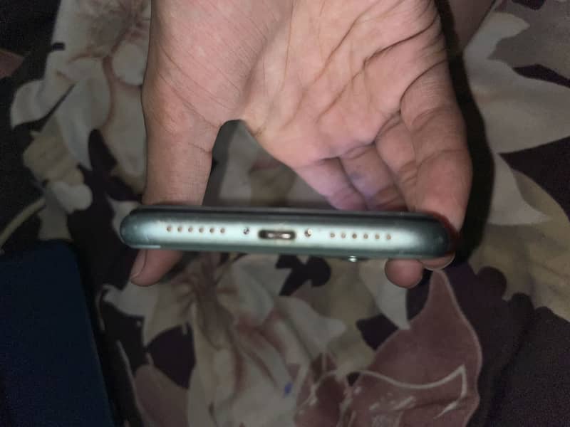 Apple iPhone 11 5