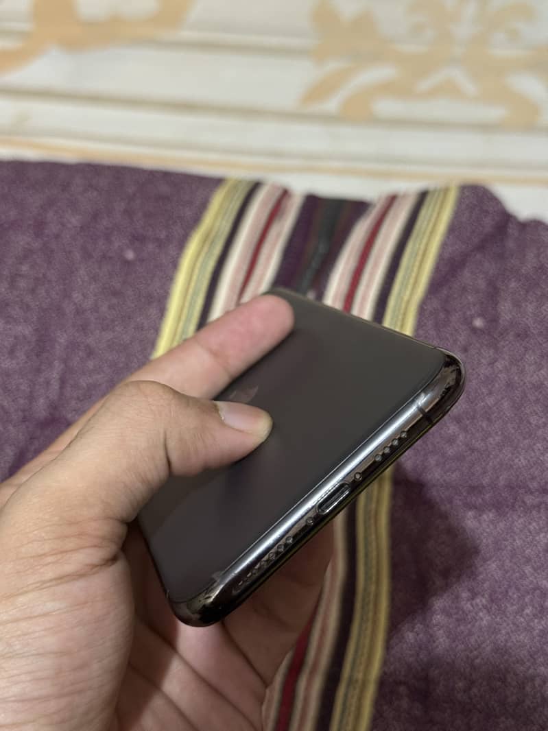 Apple iPhone 11 Pro Max 3