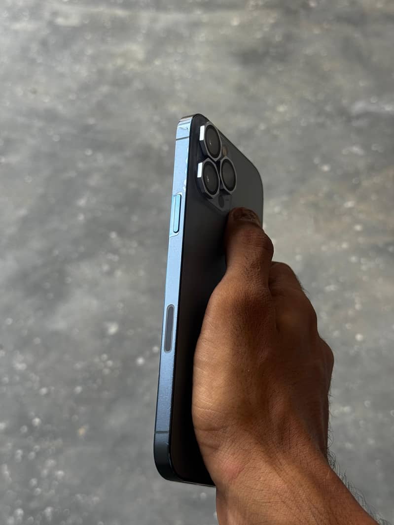 Apple iPhone 13 Pro Max 1
