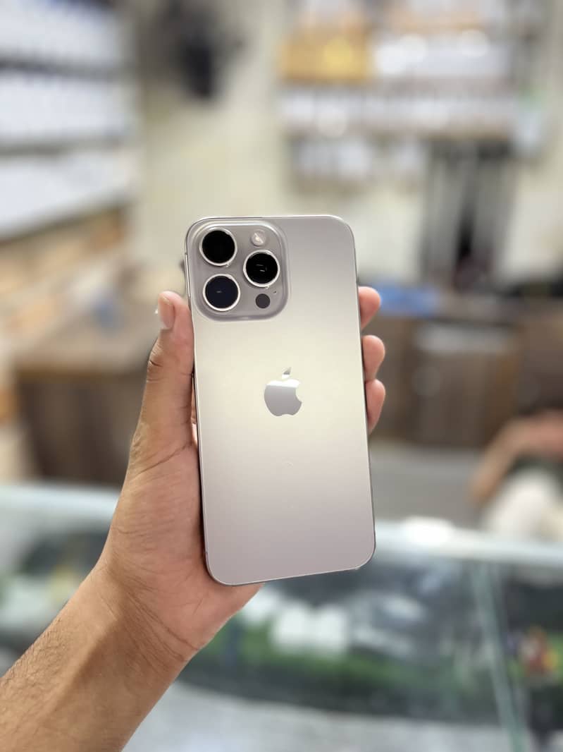 Apple iPhone 15 Pro Max 0