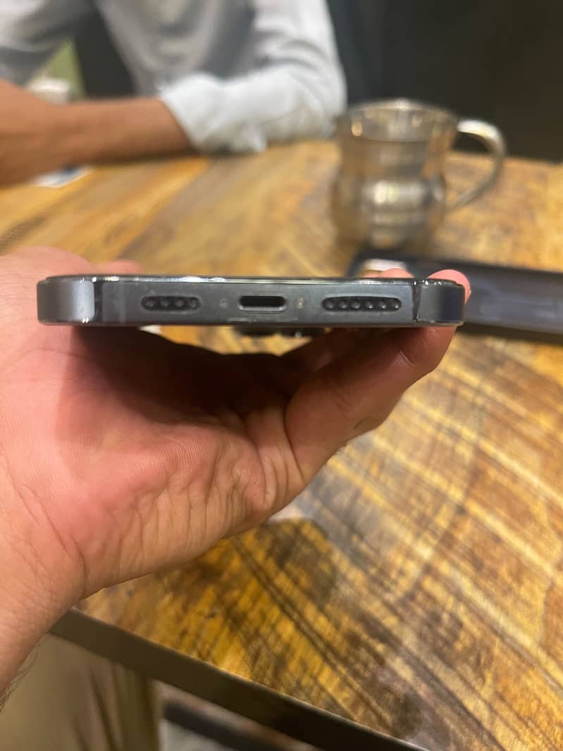Apple iPhone 13 Pro Max 4