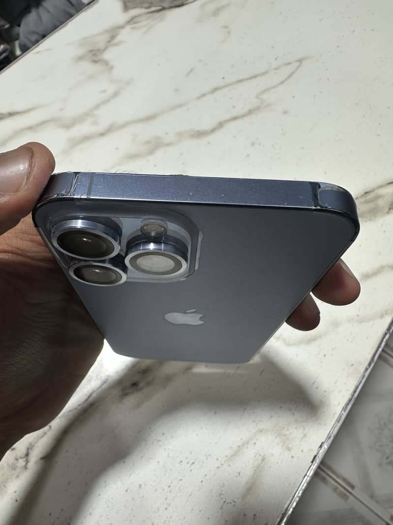 Apple iPhone 13 Pro Max 2