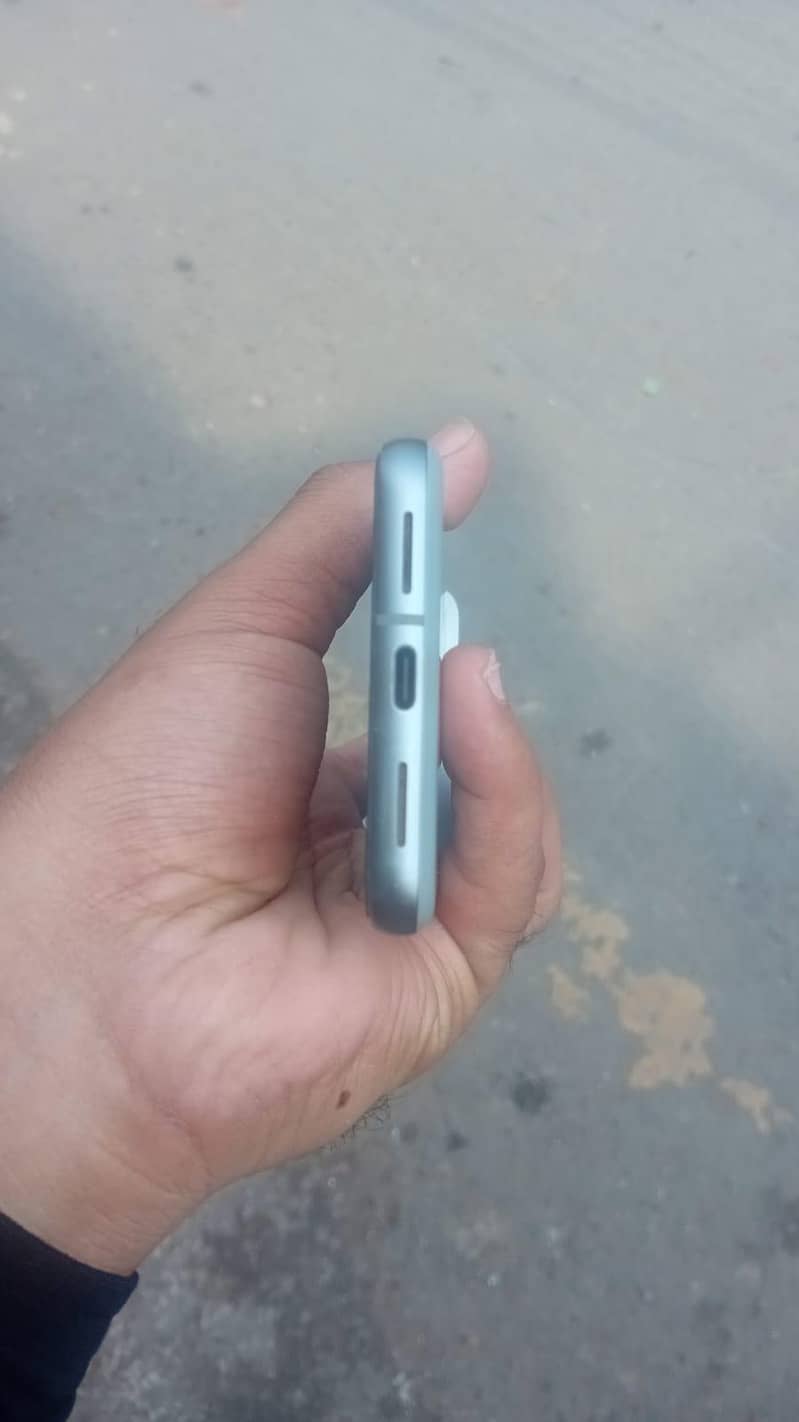Google Pixel 8 4
