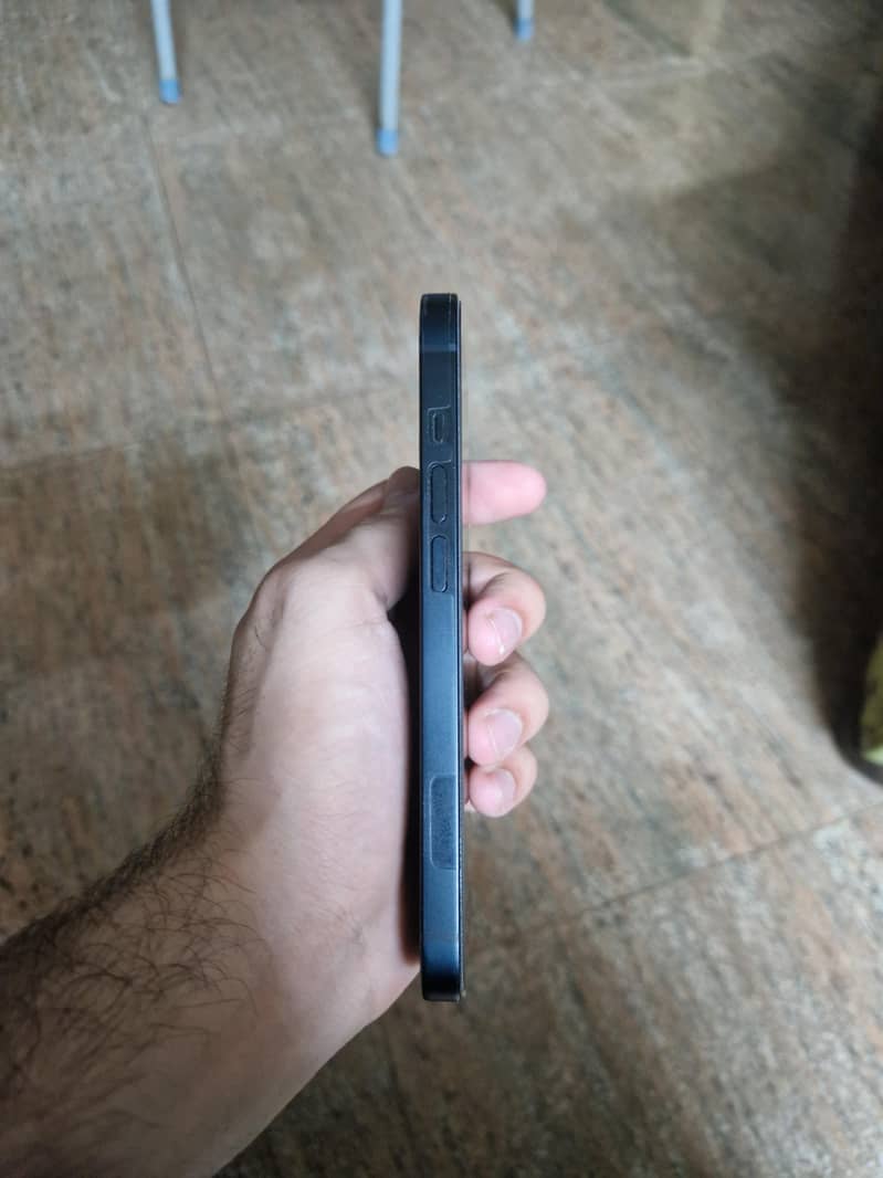 Apple iPhone 14 3