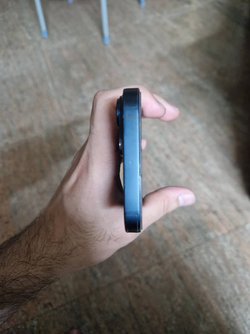 Apple iPhone 14 4