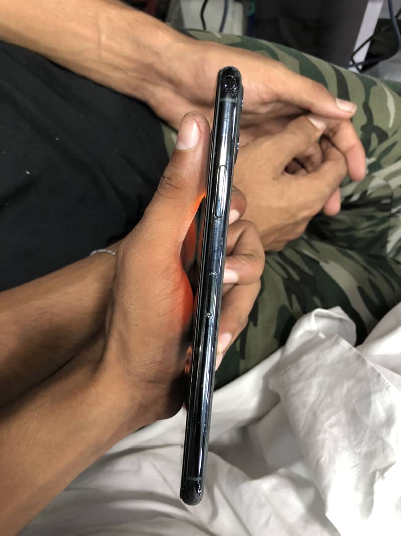 Apple iPhone 11 Pro Max 2