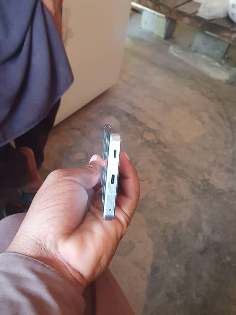 Sharp Aquos R7 pro 5