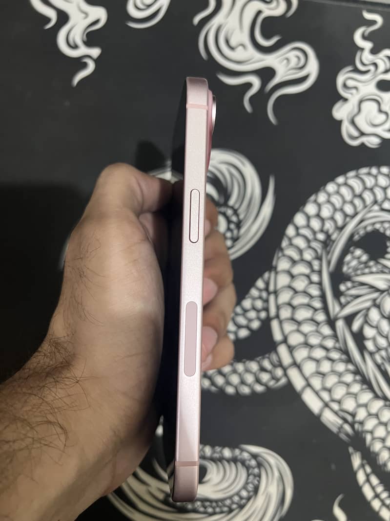 Apple iPhone 15 4