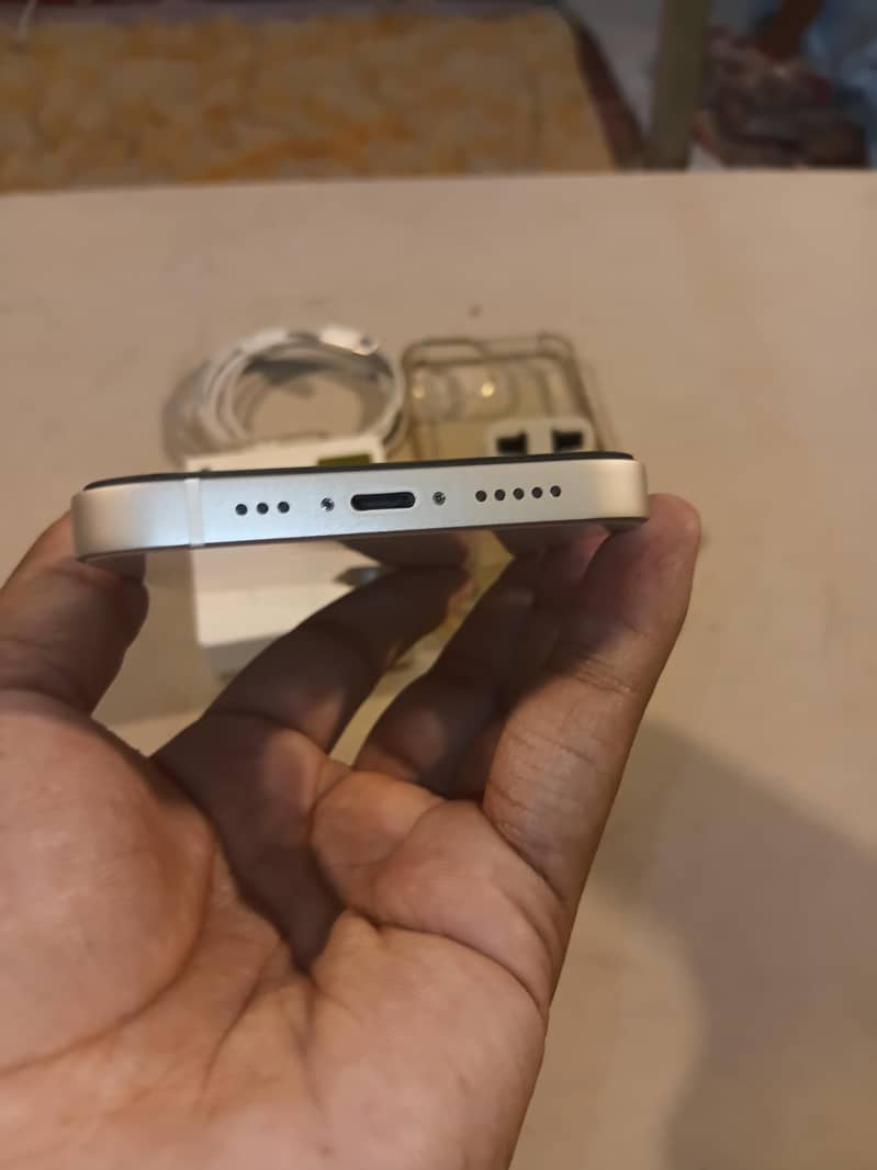 Apple iPhone 13 4