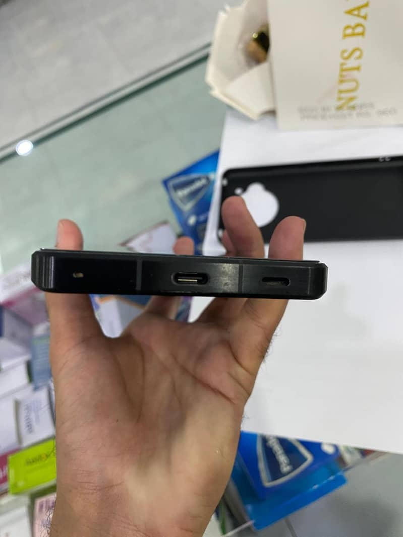 Sharp Aquos r7 8