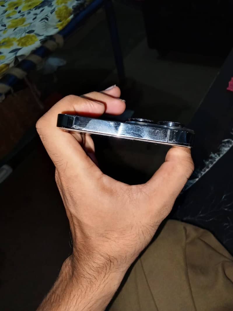Apple iPhone 13 Pro Max 2