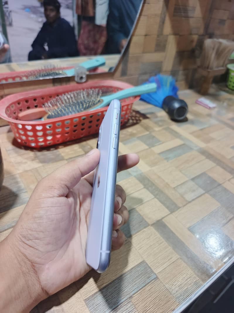 Apple iPhone 11 3
