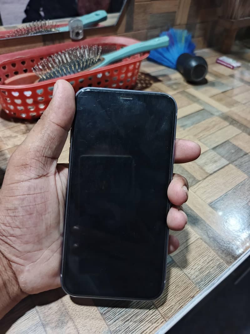 Apple iPhone 11 4