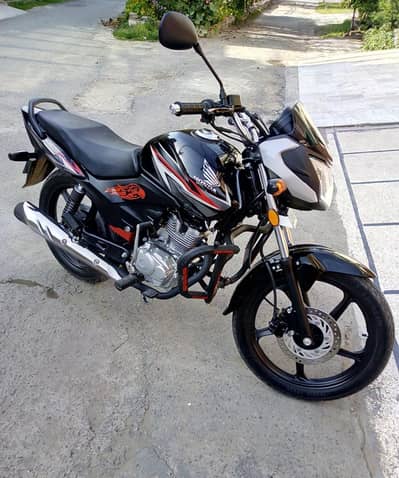 CB 125 F