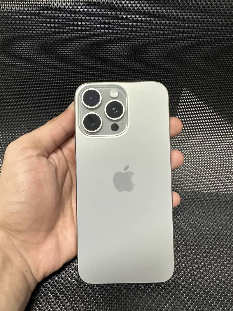 Apple iPhone 15 Pro Max 1