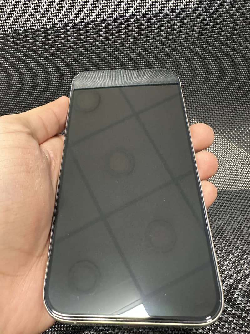 Apple iPhone 15 Pro Max 4