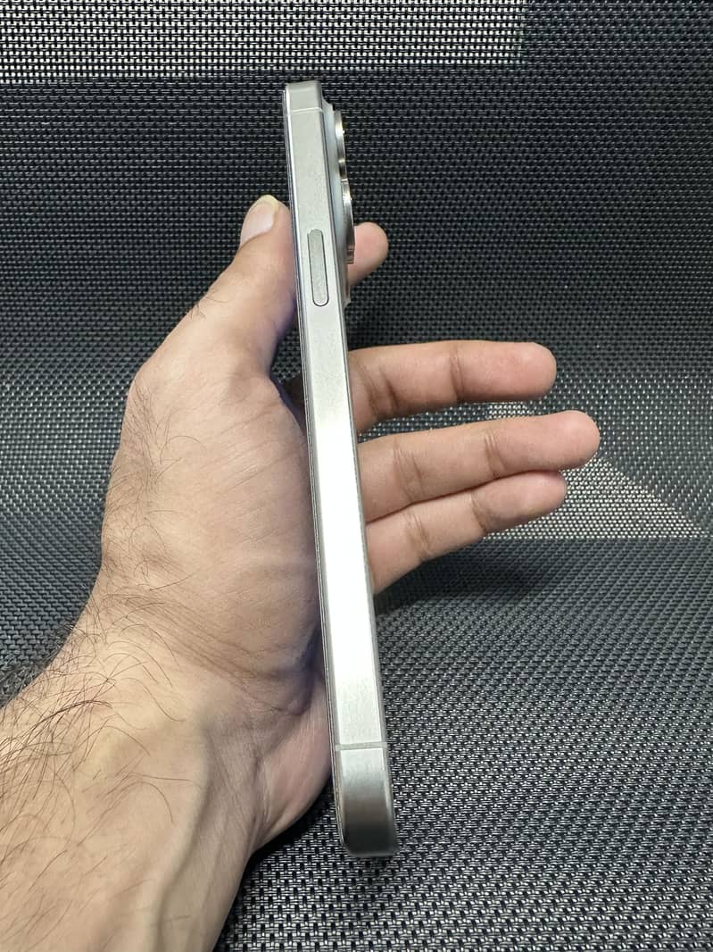 Apple iPhone 15 Pro Max 7