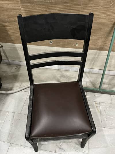 Dining table good condition
