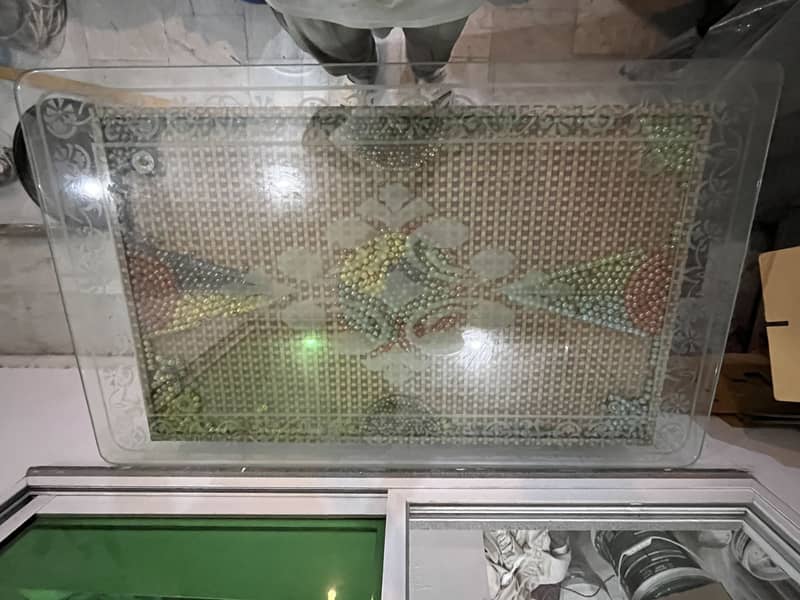 Dining table good condition 2