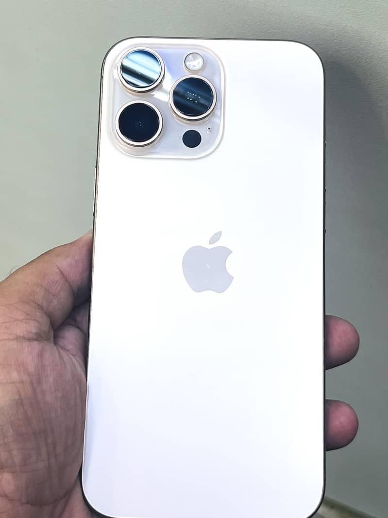 Apple iPhone 16 Pro Max 3