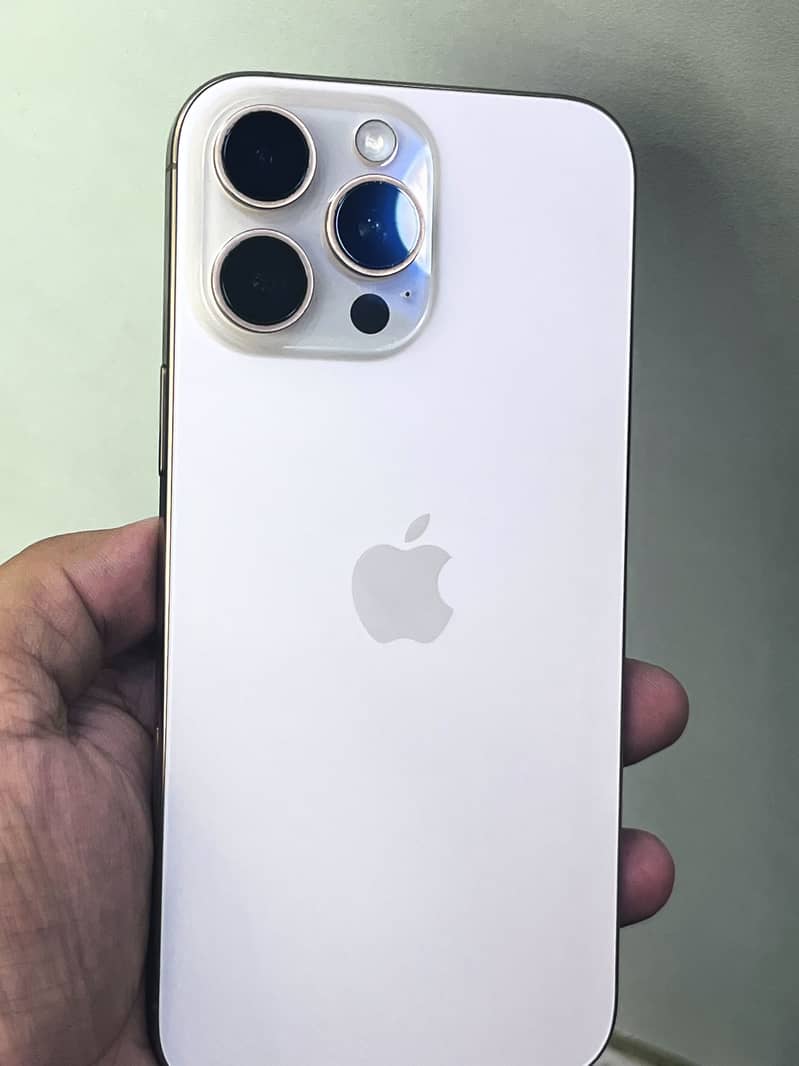 Apple iPhone 16 Pro Max 5