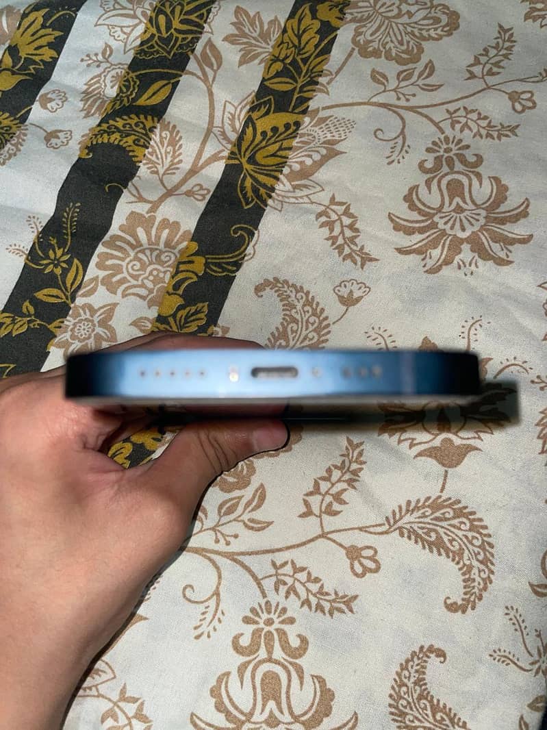 Apple iPhone 13 3