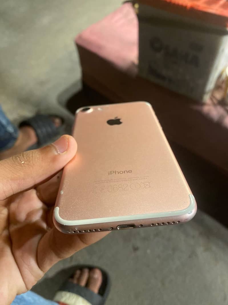 Apple iPhone 7 1
