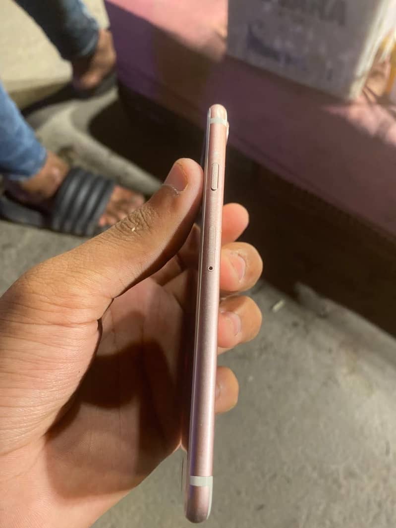 Apple iPhone 7 2