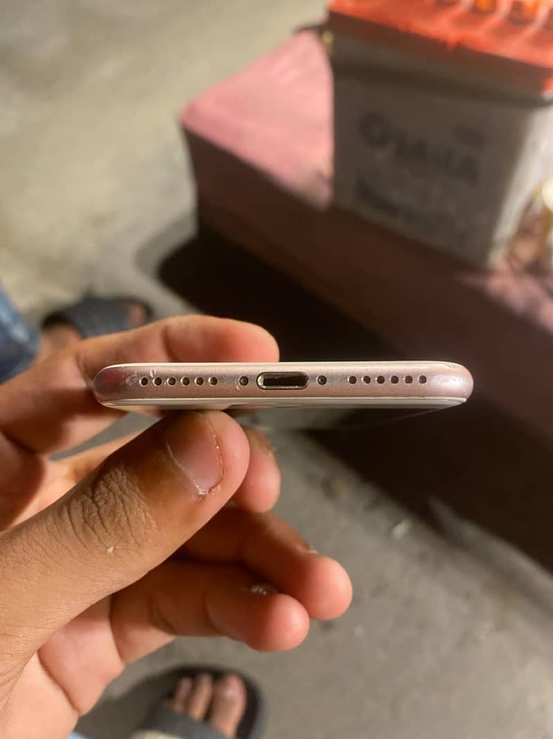 Apple iPhone 7 3