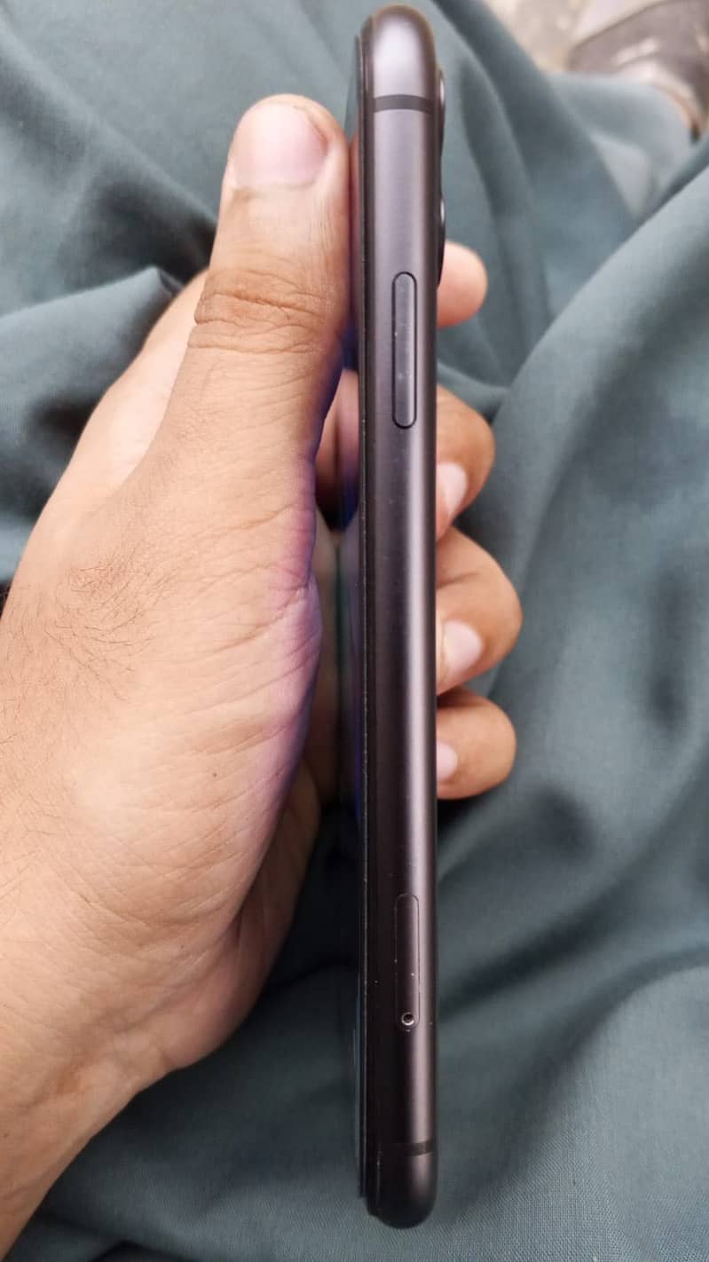 Apple iPhone 11 0
