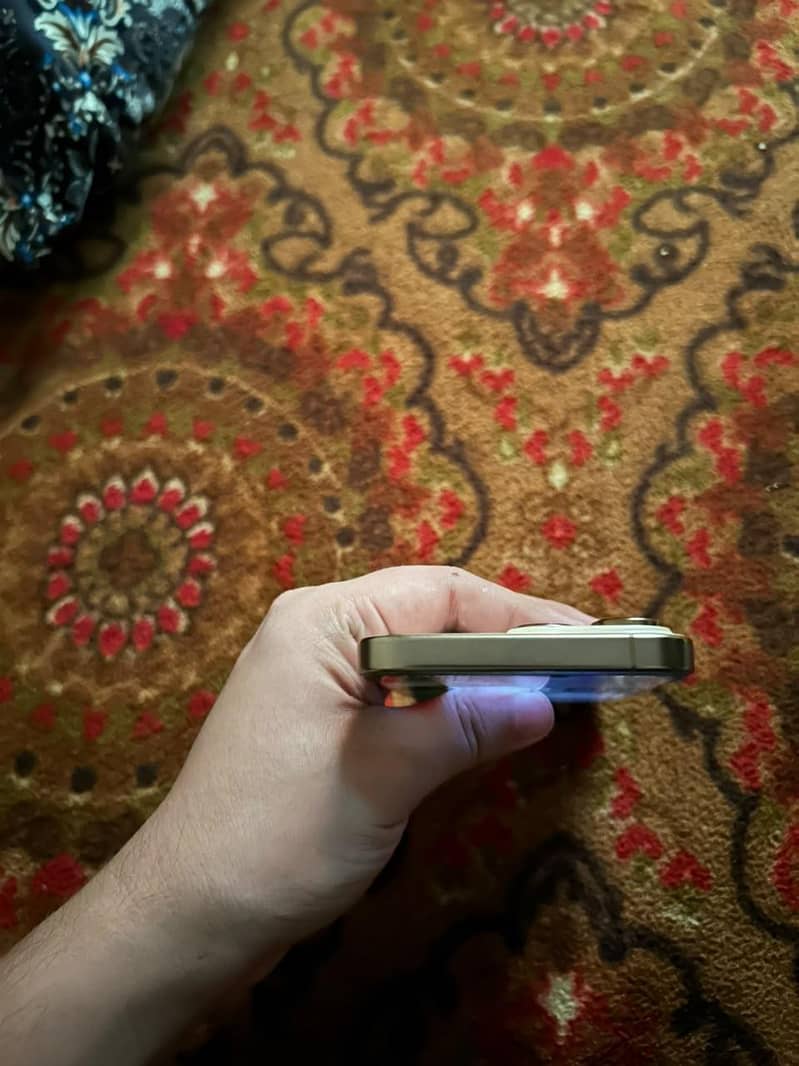 Apple iPhone 16 Pro Max 6
