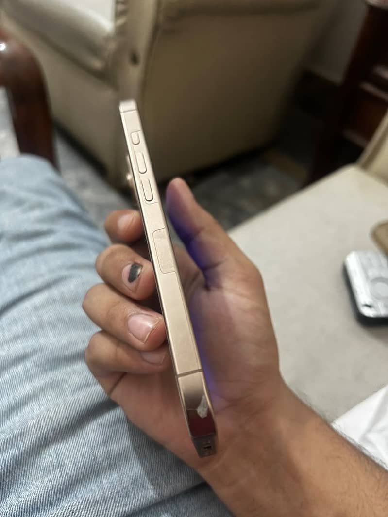 Apple iPhone 16 Pro 1