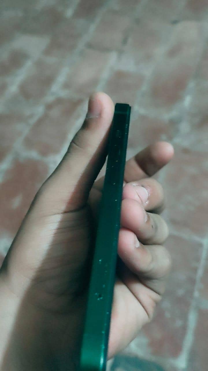 Apple iPhone 13 5