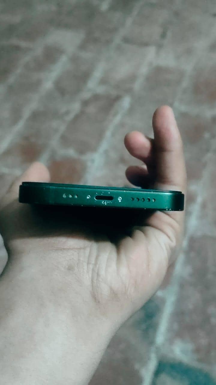 Apple iPhone 13 6