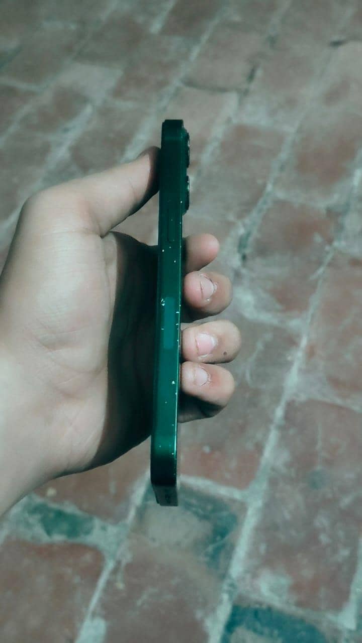 Apple iPhone 13 7