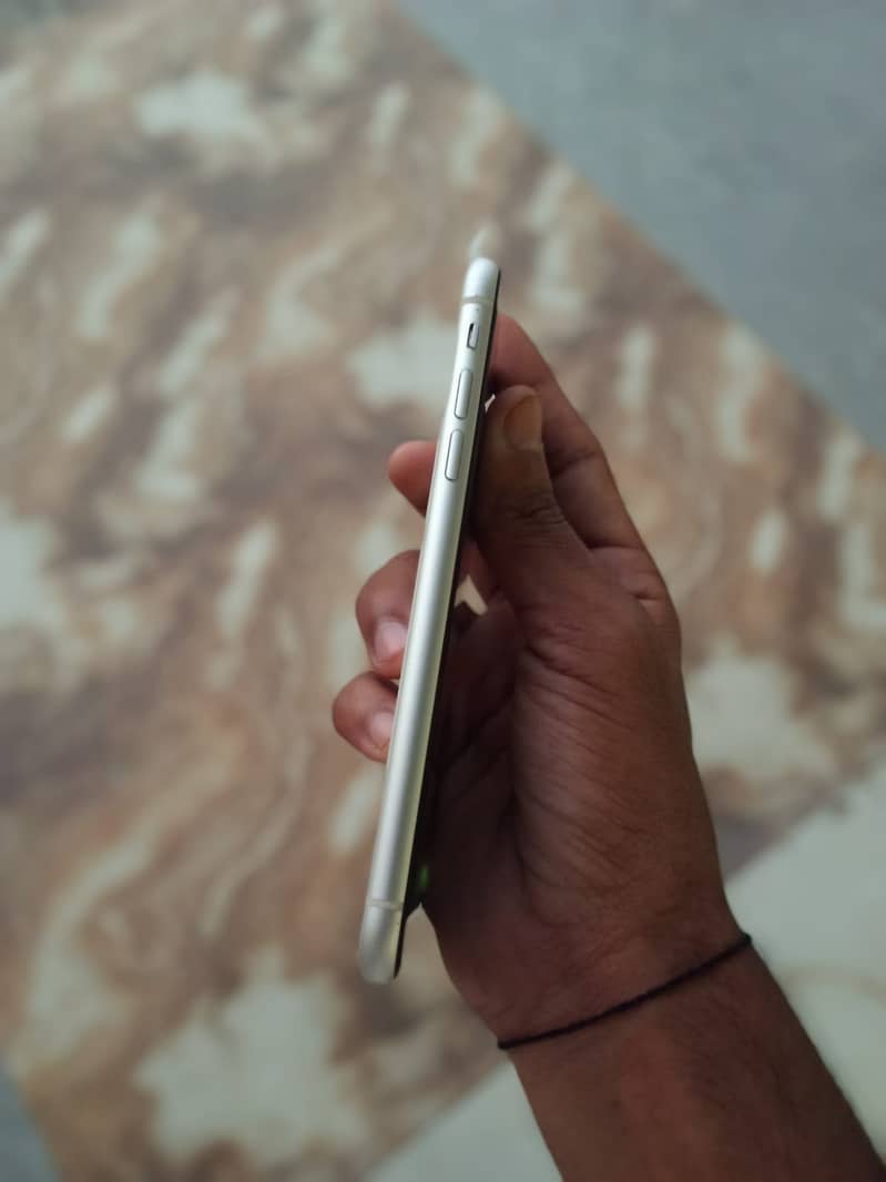 Apple iPhone 11 3
