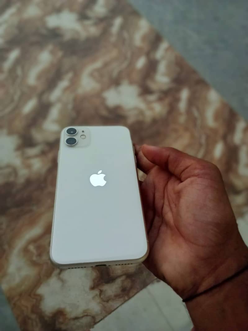 Apple iPhone 11 4