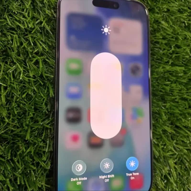 Apple iPhone 16 Pro 0