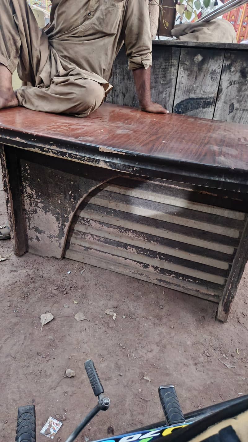 Computer table 0